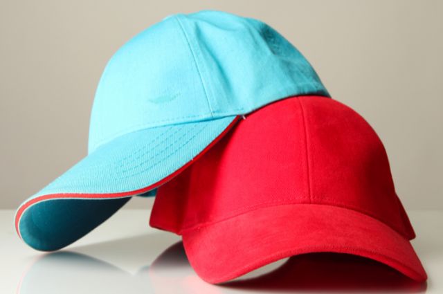 Bonés personalizados para empresa: estratégias para usar brindes corporativos e fortalecer sua marca